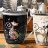 Kép 2/3 - Bögre tetővel Porcelán 360ML dobozban, Koty cicás 2 féle szín