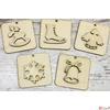 Kép 1/2 - Fa figura dísz karácsonyi figurákkal 7cm - négyzet 5db/cs