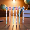 Kép 2/2 - Golyóstoll radírozható Stitch Pasztell kék íráskép Colorino