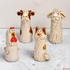 Kép 1/2 - Háziállat kerámia figura 16cm (tyúk/bárány/macska/tehén), bézs kézzel festett (4-féle) 1db/ár SDGW
