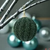 Kép 1/4 - Karácsonyfa dísz gömb zöld glitteres 8cm SDKAE25