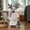 Kép 2/2 - Karácsonyi dekor szarvas 24' plüss óriás figura krémszínű ruhában kihúzható lábbal 82 cm sdkae