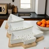 Kép 2/2 - Kínáló szett karácsonyi 24' fenyőfa alakú, fa tálcán 31cmx22.5cmx5.2cm sdkae