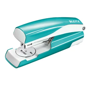 Tűzőgép Leitz Nexxt WOW 24/6-os metálfényű jégkék, 30lap dobozos Leitz 1db rendelési egység ár 1db-ra