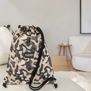 Budmil tornazsák 26' Khaki-Fekete Mintás 35x46cm 10150034/S5  beérkezés:26/05/12