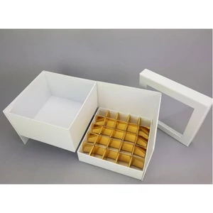 Díszdoboz karton virágbox és bonbon doboz tetővel fehér méretek: 18.5x18.5x15.5cm