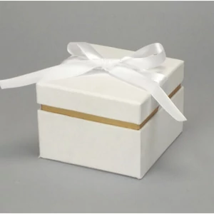 Díszdoboz masnival bársony, fehér mag.: 9cm, szél: 12cm