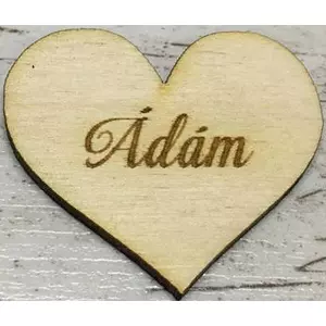 Fa gravírozott szív névvel Ádám 4x4,5cm