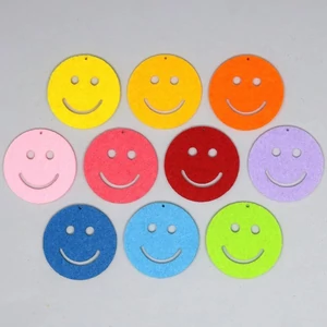 Filcfigura smiley kicsi