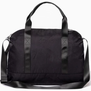 Heavy Tools Sport-utazótáska24 T24-777 Evissa24 Black 35x50x15 cm