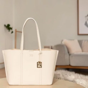 Heavy Tools válltáska 26' Elusive Sand B15009S2601