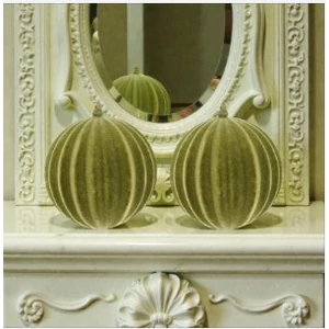 Karácsonyi dekor akasztós Olivazöld gömb, flokkolt 8cm