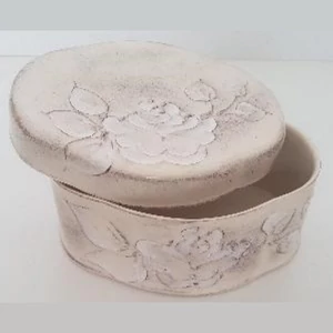 Kerámia doboz 15,5x11,5x8,5cm Domború mintás virágos natúr kézzel festett