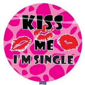 Lánybúcsú ledes kitűző Kiss Me I'm Single