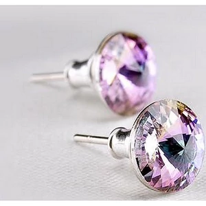 Swarovski fülbevaló Hölgyeknek kristállyal, ametiszt lila színjátszós csúcsos, 8mm