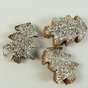 Szárított termés kókuszhéj ezüst glitteres fenyőfa alakú