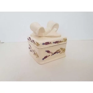 Szögletes doboz kerámia 13,5x13,5x11cm Violin levendulás kézzel festett