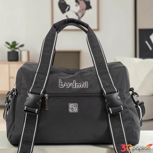 Budmil sporttáska 26 fekete 45x28x20cm 10080124-002261