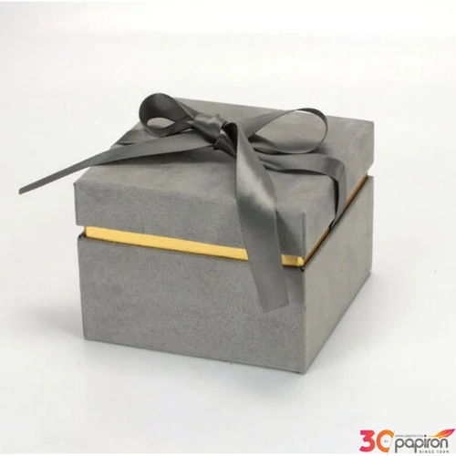 Díszdoboz masnival bársony, szürke mag.: 9cm, szél: 12cm