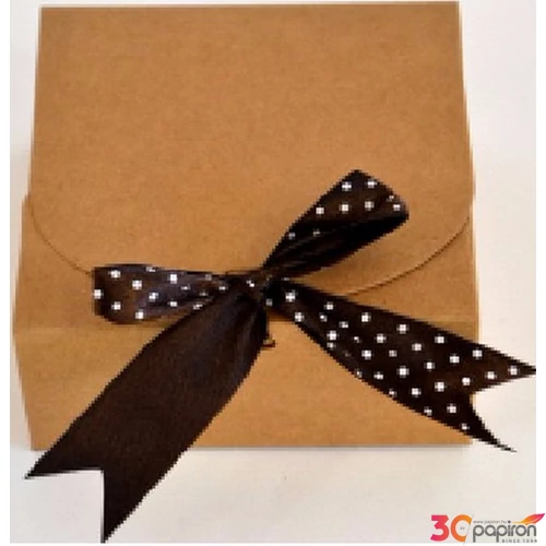 Díszdoboz masnival Natúr, méret:11,5x11,5x5cm barna fehér-pöttyös masnival