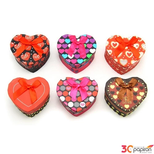Díszdoboz papírdoboz szív, 8,5x7,5x4,5cm 6 féle