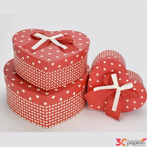 Díszdoboz szív alakú L méret, piros-fehér, kockás-csíkos S/3/3 [5998997714848-6908071001060]