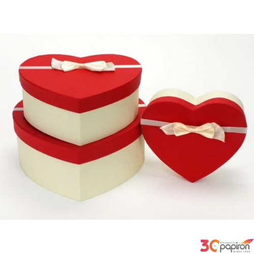 Díszdoboz szív alakú M mérete 17x18,5cm, magasság 7,5cm piros-krém, S3/2 [5998997715043]