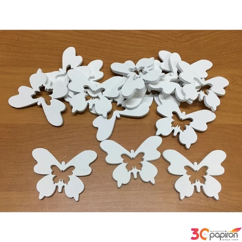 Fa figura pillangó fehér lyukkal 5cmx4cmx3mm 15db/cs